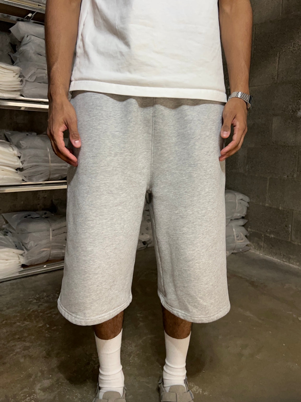ESSENTIAL BAGGY SHORTS — HEATHER GREY